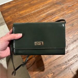 Kate Spade Bixby Place Dark Green Wallet Crossbody like new